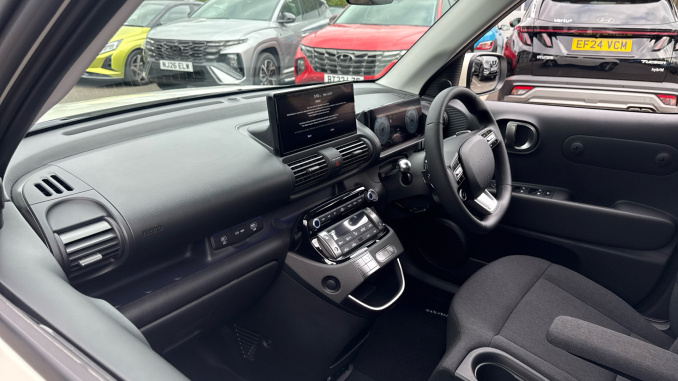 Hyundai INSTER 85kW 02 49kWh 5dr Auto Electric Hatchback - Image 9